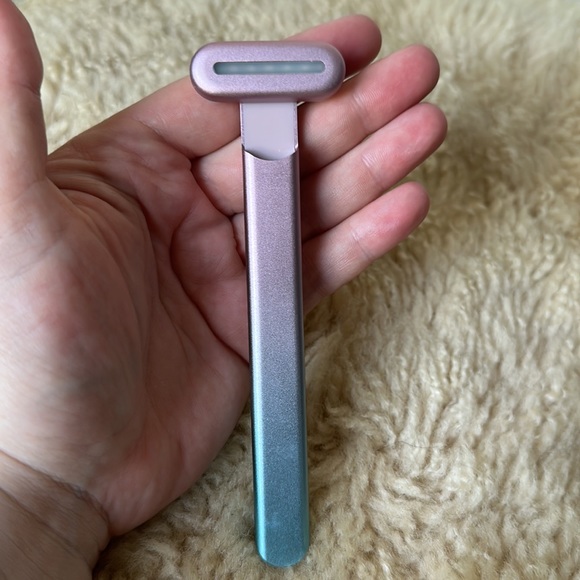 Solawave Red Light Face Wand Ombré - Picture 5 of 7